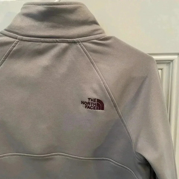 The North Face Lightweight Women's Jacket Gray w/Dark Purple Logo Women's Sz M - Picture 6 of 9